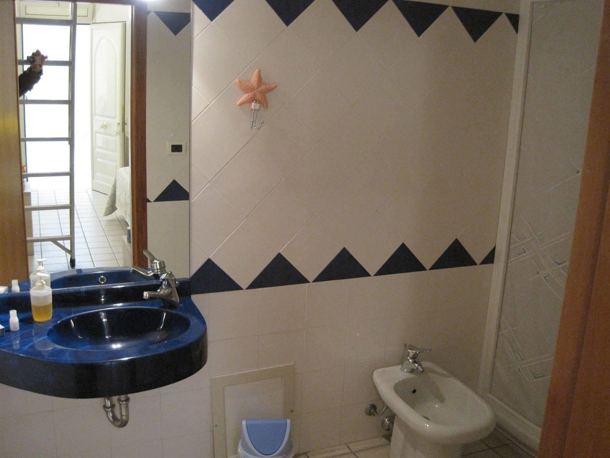 Hotel Sirenetta Ізола-делле-Фемміне Екстер'єр фото