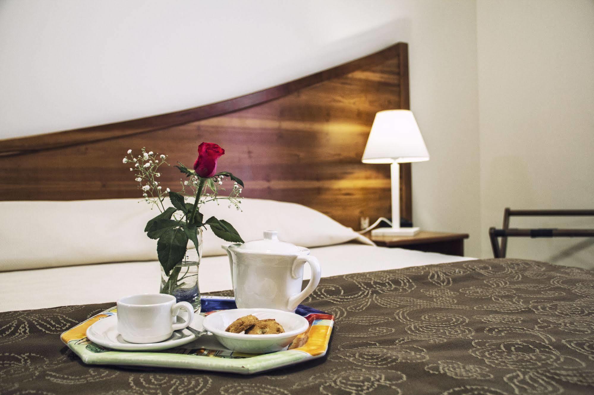 Hotel Sirenetta Ізола-делле-Фемміне Екстер'єр фото