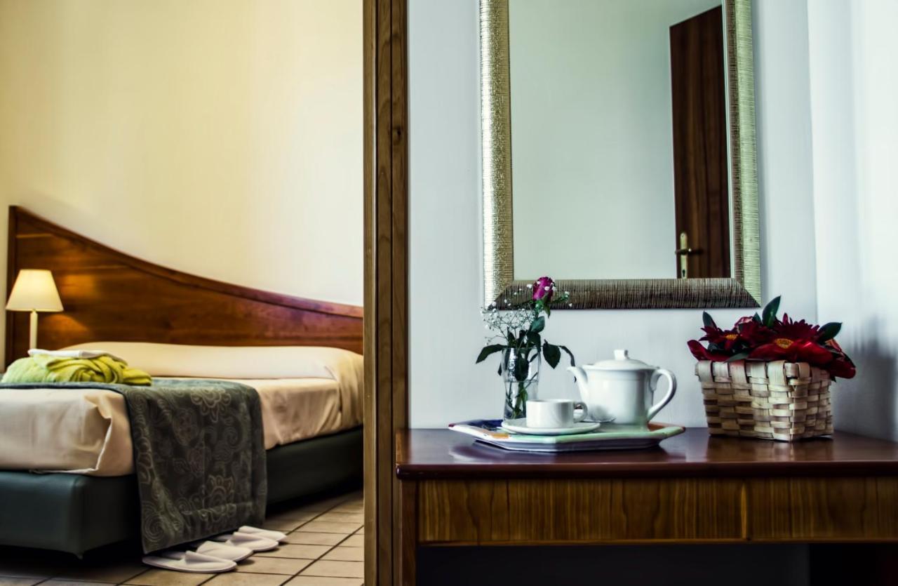 Hotel Sirenetta Ізола-делле-Фемміне Екстер'єр фото
