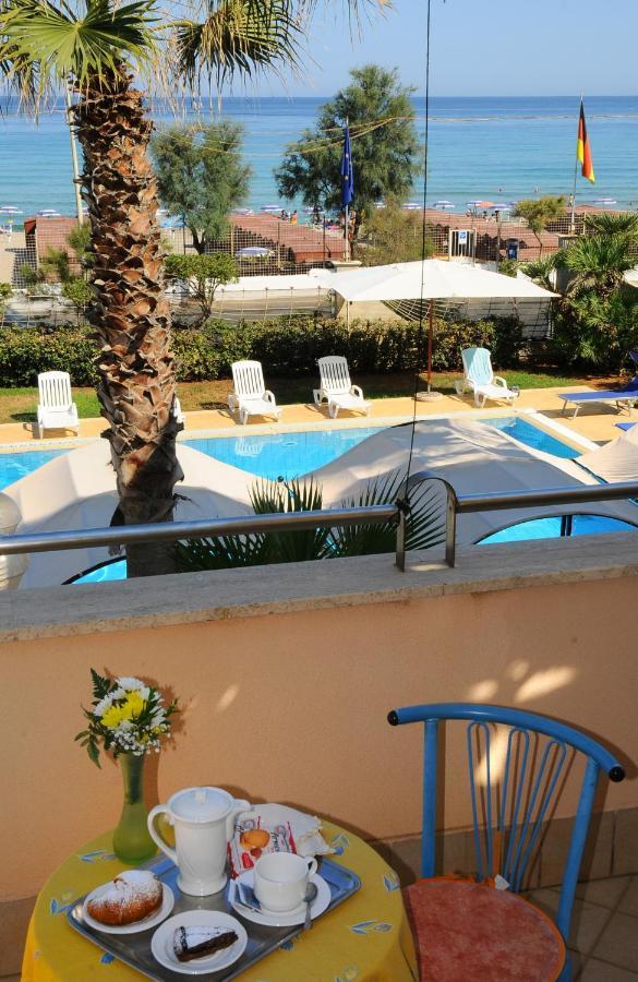 Hotel Sirenetta Ізола-делле-Фемміне Екстер'єр фото
